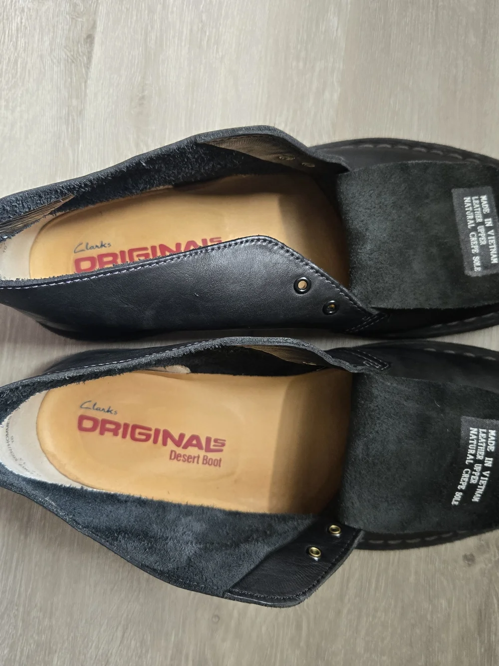 Clarks Men's 10 Black Leather Ankle Shoes - Classic Chukka Style